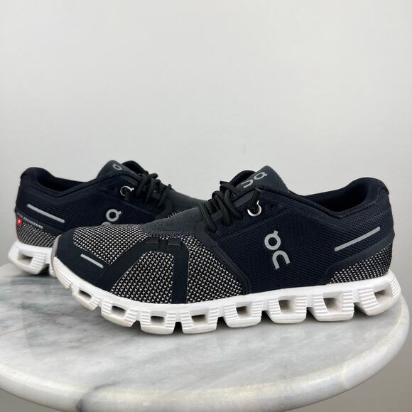 Women On Cloud 5 Athletic Casual Running Sneakers Black White (Sz 7.5) - Picture 2 of 9